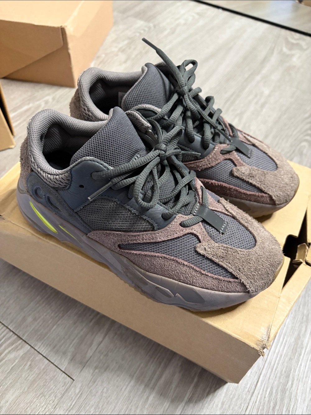 adidas Yeezy 700 Mauve